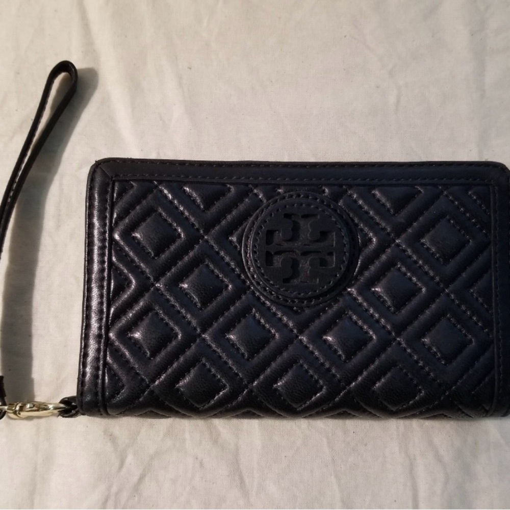 Black leatherTory Burch Wristlet